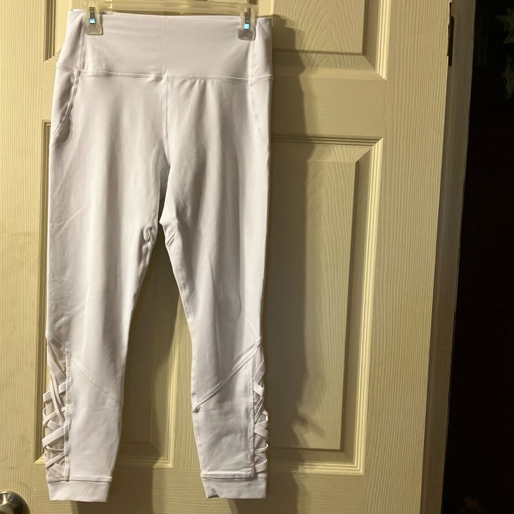 White High-Waist Cropped Leggings with Mesh Detail